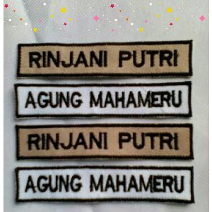 Custom Bordir Logo Emblem Bet Nama Ukuran Sekolah Kualitas Bagus Nama Siswa Dasar Kain Hitam Indonesia Kami menerima jasa bordir untuk pembuatan bet nama dan lokasi sekolah yang bisa anda pesan dengan custom sesuai nama dan lokasi sekolah masing-masing.