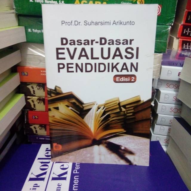 Evaluasi pendidikan sering diartikan sebagai pengukuran atau penilaian hasil belajar mengajar, padahal antara keduanya punya arti berbeda meskipun saling berhubungan. Buku Suharsimi Arikunto Dasar Dasar Evaluasi Pendidikan ...