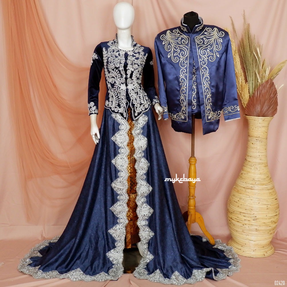 Corak baju adat jawa tengah lebih menonjolkan sisi kesopanan serta tata krama. Jual Promo Couple Kebaya Pengantin Bludru Jaguard Mewah Modern Adat Jawa Kebaya Ekor Bludru Mursh Diskon Indonesia Shopee Indonesia