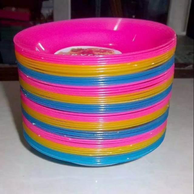 Keduanya sudah dimakamkan di dua tempat berbeda di kampung paguyuhan, desa purwarahayu, kecamatan … Piring plastik Kecil - Tatakan gelas Diameter 13CM