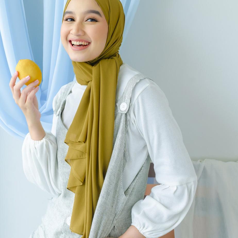 Mulai dari lampu jalan, tanda garis polisi, kendaraan proyek seperti hexa, truk, dll semuanya berwarna kuning. Jual New W7 Lozy Hijab Bawal Shawl 2 Indonesia Shopee Indonesia
