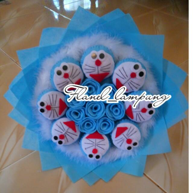 Gratis Unduh Gambar Bouquet Buket Bucket Bunga Boneka 5 Doraemon Kado Hadiah Ultah Terupdate by Lampunghits.com