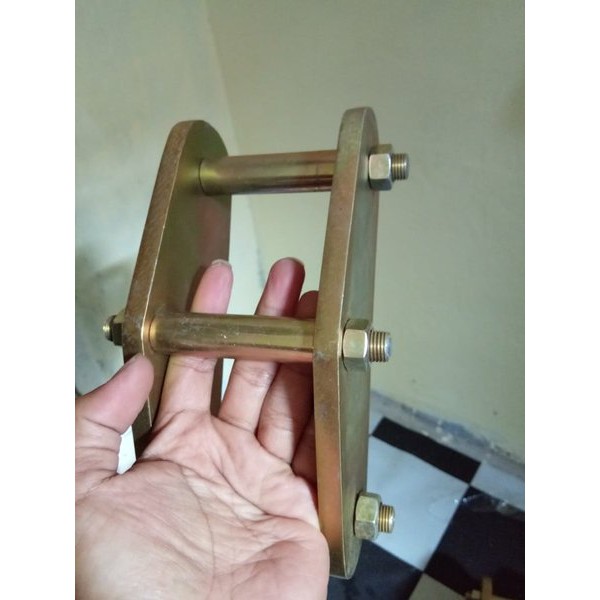 Beli per daun panther terlengkap harga murah september 2021 terbaru di tokopedia! Anting Per Daun Peninggi Spring Shackle Isuzu Panther Shopee Indonesia