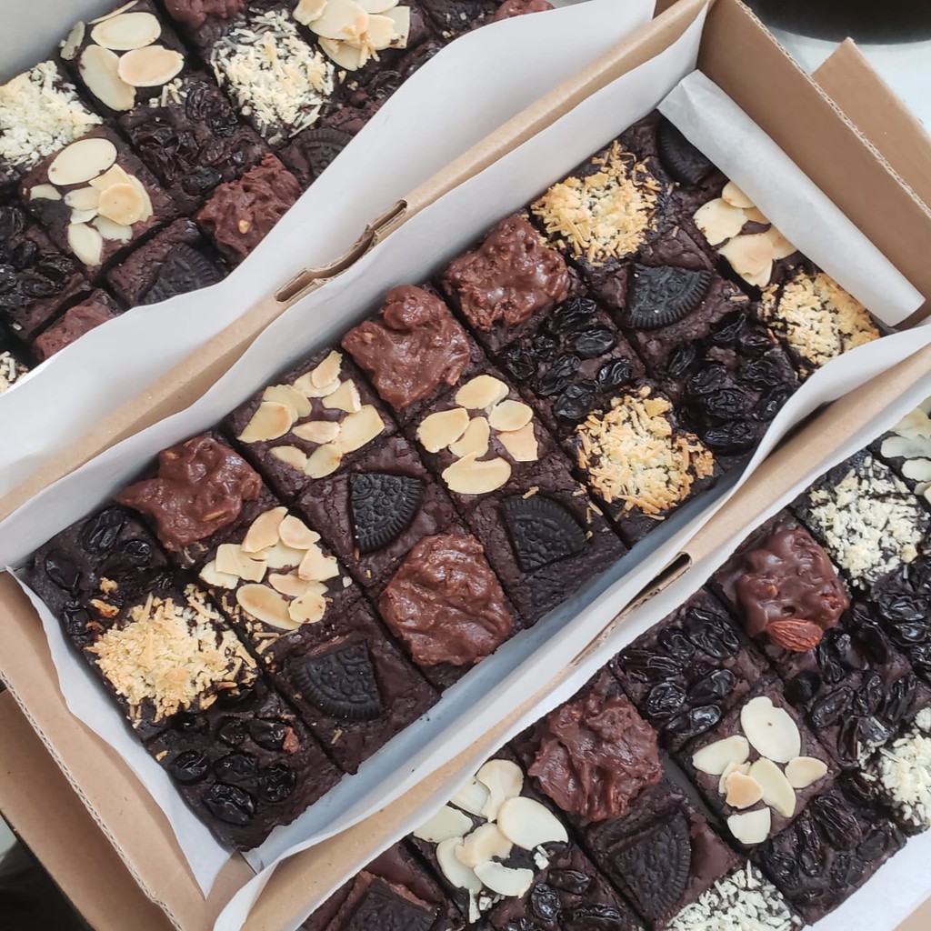 Cek fudgy brownies panggang 30x10 ori atau fudgy brownies panggang . Jual Fudgy Brownies Mix Topping Brownies Banyak Rasa Indonesia Shopee Indonesia