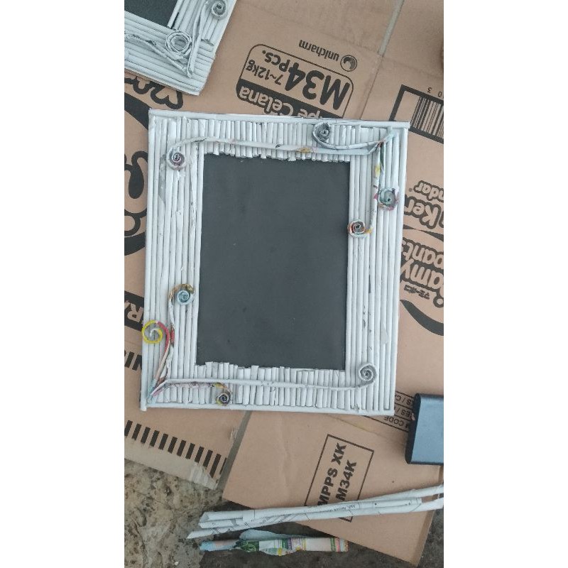 Jual Pigura Foto Dari Koran Bekas Indonesia|Shopee Indonesia 800_X_800_jpg