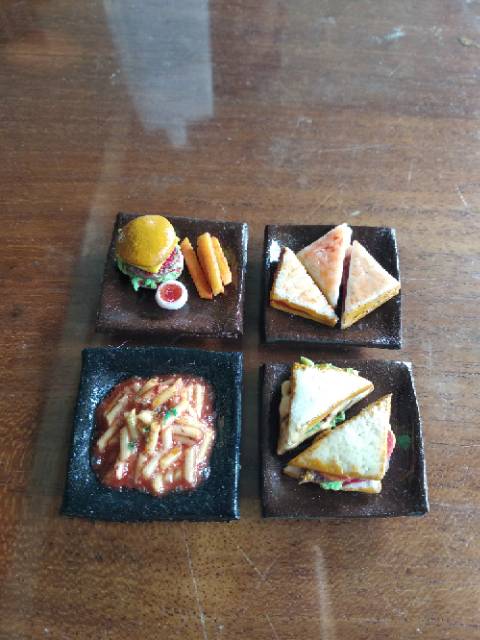 Aplikasi game barbie memasak ini lebih difokuskan kepada hidangan masakan homemade, dengan disediakan beberapa resep makanan ringan seperti . Miniatur Makanan Barbie Makanan Piring Shopee Indonesia