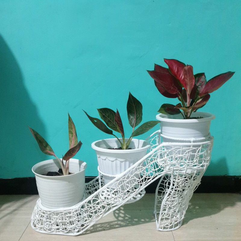 RAK BUNGA BESI ANYAMAN 3 SUSUN / VAS BUNGA MODEL SEPATU | Shopee Indonesia