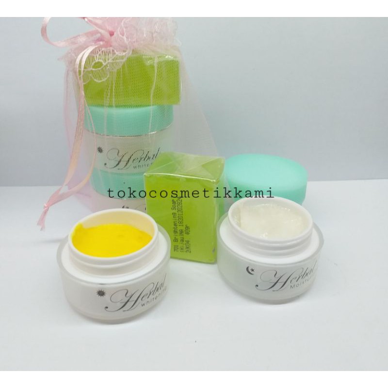 Berbelanja dengan aman dan nyaman berkat jaminan 100% produk asli dan temukan semua brand favoritmu di lazmall dengan keuntungan produk 100% original, 15 hari . Cream Herbal Algae Original Paket Herbal Hijau Pink Shopee Indonesia