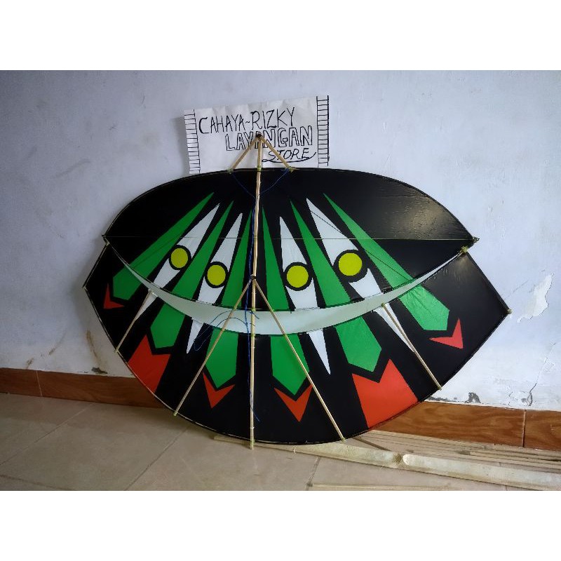 Benang nylon putih gulung benang layangan koang ukuran kecil ke sedang . Layangan Gapangan Pegon Koang Bapangan 1 Meter Motif Soldir Jadi Shopee Indonesia