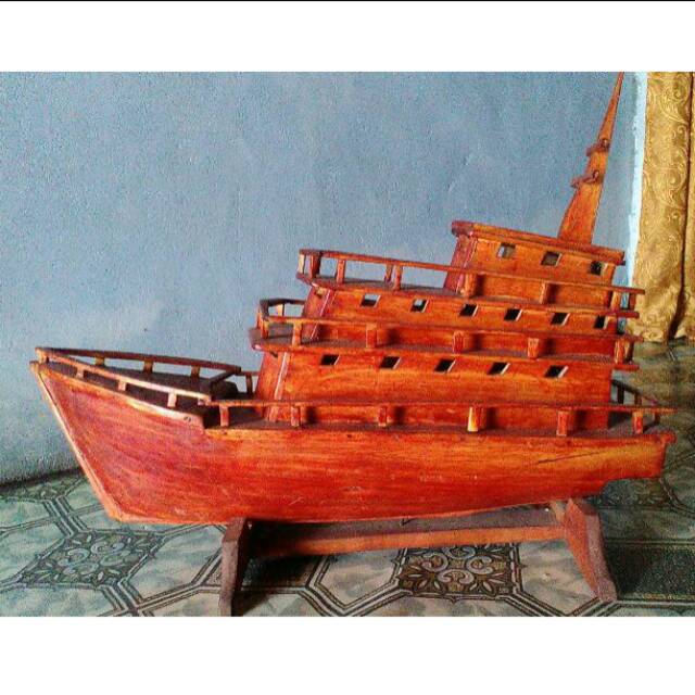 Perusahaan non pelayaran adalah perusahaan yang melakukan kegiatan angkutan laut dengan kapal laut untuk memenuhi kebutuhan sendiri. Jual Miniatur Kapal Pesiar Kayu Standing 15 X 60cm Indonesia Shopee Indonesia