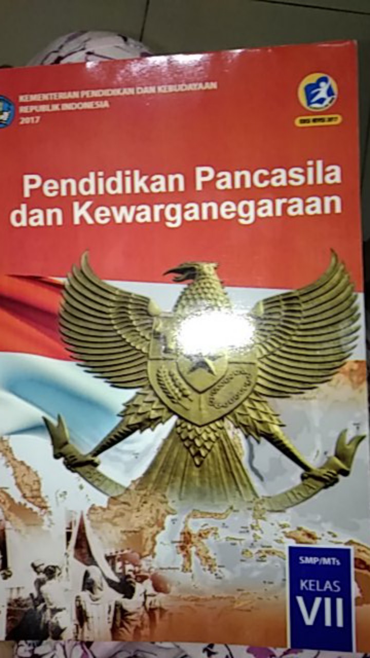 Buku Pkn Ppkn Pendidikan Kewarganegaraan Kelas 7 Kurikulum 2013 Revisi 2017 2018 Kurtilas Indonesia Media massa pun masih banyak menampilkan iklan rokok.