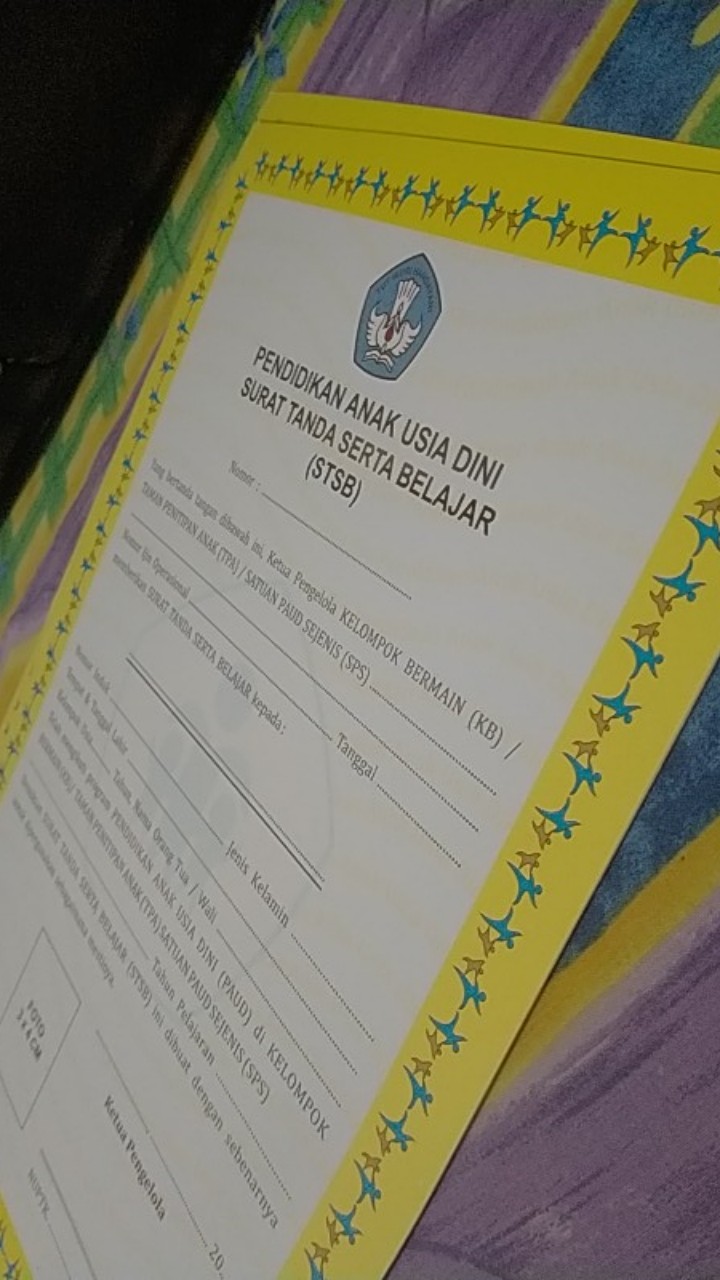 Pengertian ijazah piagam sertifikat paud adalah tanda bukti kelulusan anak yang menyatakan bahwa sang anak telah mengikuti pembelajaran di sekolah paud. Map Cover Blangko Ijazah Untuk Tk Dan Paud Map Arsip Map Dokumen Ready Stock Shopee Indonesia