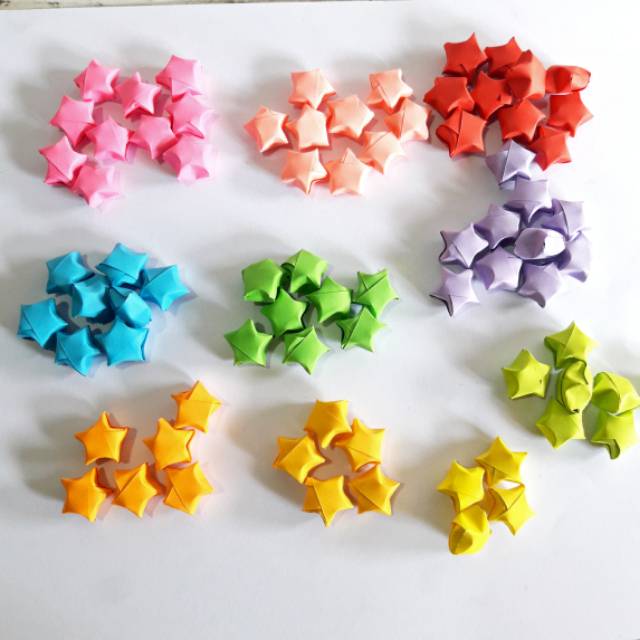 Hgtv handmade's karen kavett shows you how to make a fun, colorful paper wreath you can hang all year. Origami Bintang 3d Origami Bintang Origami 100 Bintang Origami Kertas Bintang Origami Warnawarni Shopee Indonesia