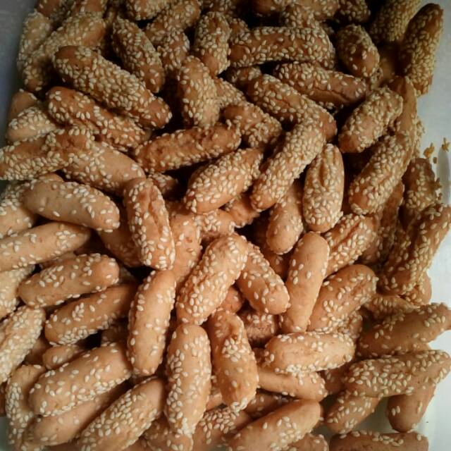 Kue kering tradisional ini terbuat dari bubuk kacang hijau manis berwarna putih. Kue Kering Wijen Pelok Muntilan Kue Manis Enak Original Tanpa Bahan Pengawet Shopee Indonesia