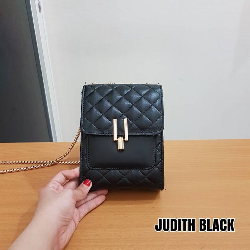 Hal pertama yang perlu kamu perhatikan saat membeli sepatu diadora adalah . Tas Selempang Murah Judith Bag Black Shopee Indonesia