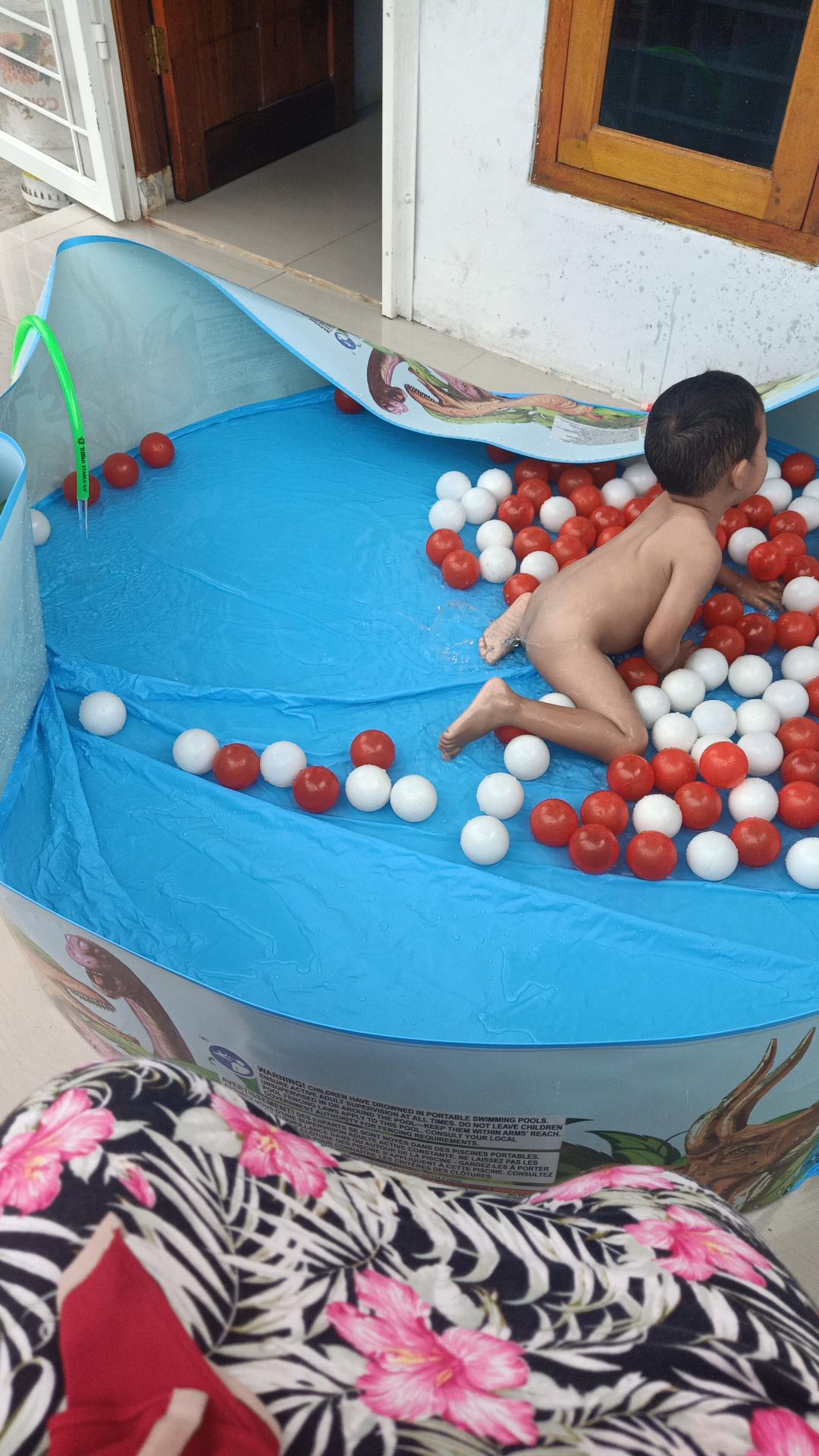 A La Piscine Avec La Classe Tom Amazon Co Uk De Lambilly Elisabeth Bawin Marie Aline 9782317025556 Books