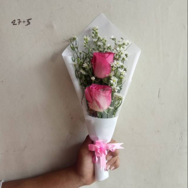 ∙ promo pengguna baru ∙ kurir instan ∙ bebas ongkir ∙ cicilan 0%. Hand Buket Bunga Mawar Asli Isi 2 Tangkai Shopee Indonesia