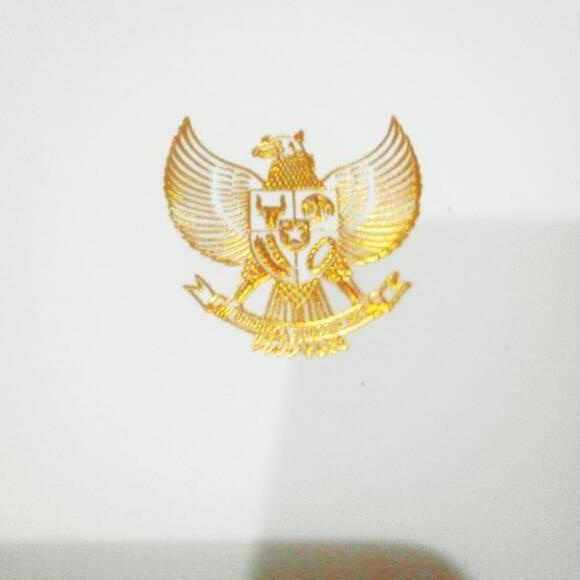 Perisai di tengah melambangkan pertahanan bangsa indonesia. Serbu Sekarang Kertas Sertifikat Linen A4 Embos Logo Garuda Landscape Shopee Indonesia