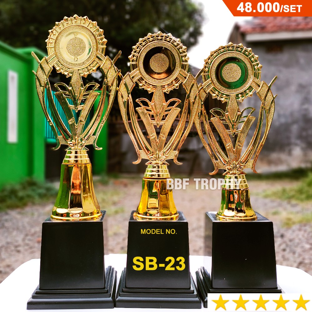 Akhirnya pada tanggal 28 oktober 2021 baru bisa membagikan piala dan piagam, kepada siswa yang mendapatkan juara siswa berprestasi. Jual Piala Murah Set Sb 23 Untuk Juara 1 2 3 Indonesia Shopee Indonesia