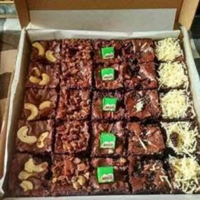 17/12/2019 · beranda kue bolu brownies kue bolu brownies vanessa angel desember 17, 2019. Jual Loyang Kue Bolu Brownies Sekat 20x20x4 Isi 16 Indonesia Shopee Indonesia