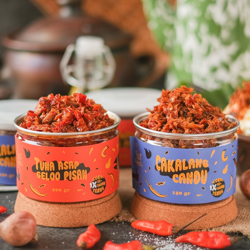 Sesuai namanya, kuliner ini terbuat dari ikan cakalang yang disuwir kemudian dimasak dengan sambal. Jual Eat Sambel Sambel Tuna Asap Cakalang Candu Indonesia Shopee Indonesia