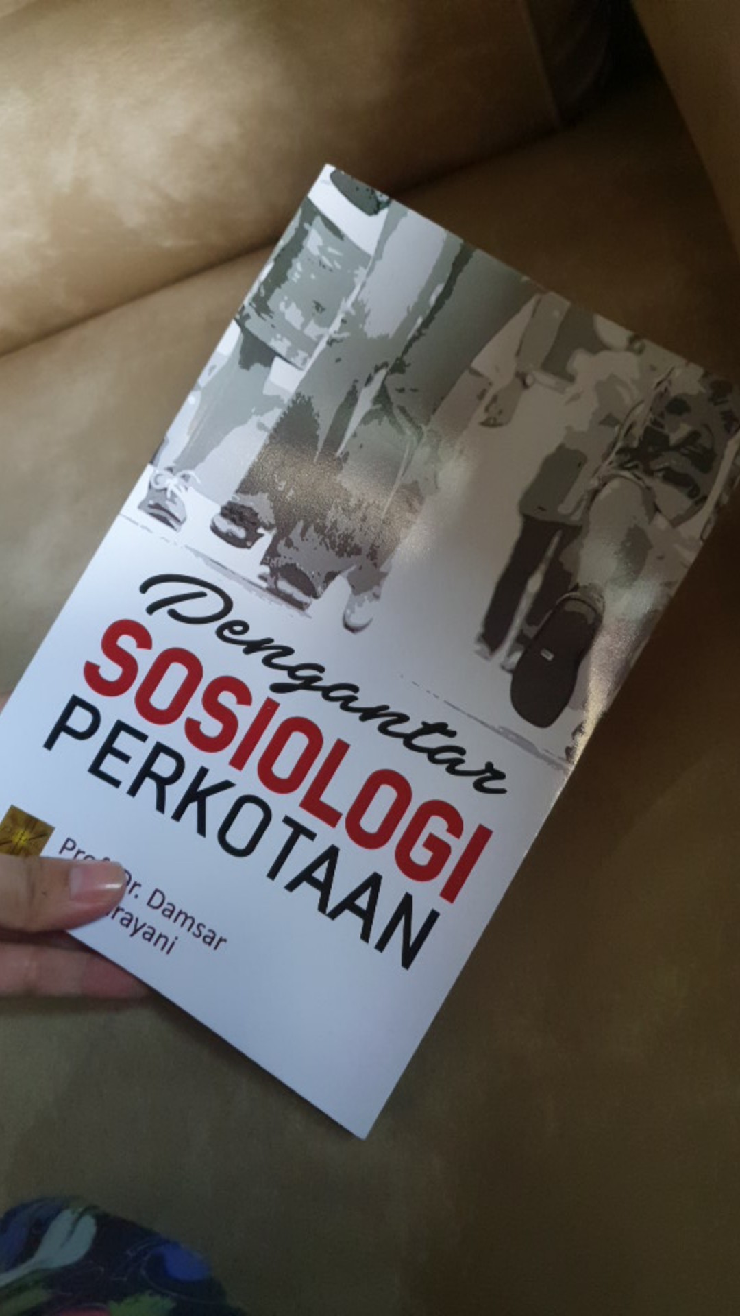 1 pendahuluan pengantar sosiologi merupakan suatu ilmu yang masih muda, walau telah mengalami perkembangan yang cukup lama, setiap manusia mengenal kebudayaan dan peradaban, masyarakat manusia sebagai proses pergaulan hidup yang telah menarik perhatian. Pengantar Sosiologi Perkotaan Prof Dr Damsar Prenada Shopee Indonesia