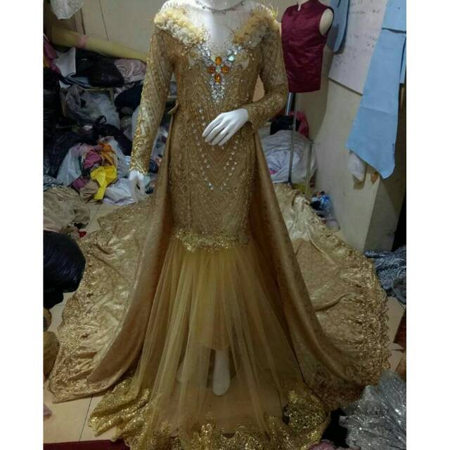 Beli produk gaun pengantin gold ekor berkualitas dengan harga murah dari berbagai pelapak di indonesia. Jual Super Murah Gaun Pengantin Modern Model Duyung Warna Gold Indonesia Shopee Indonesia