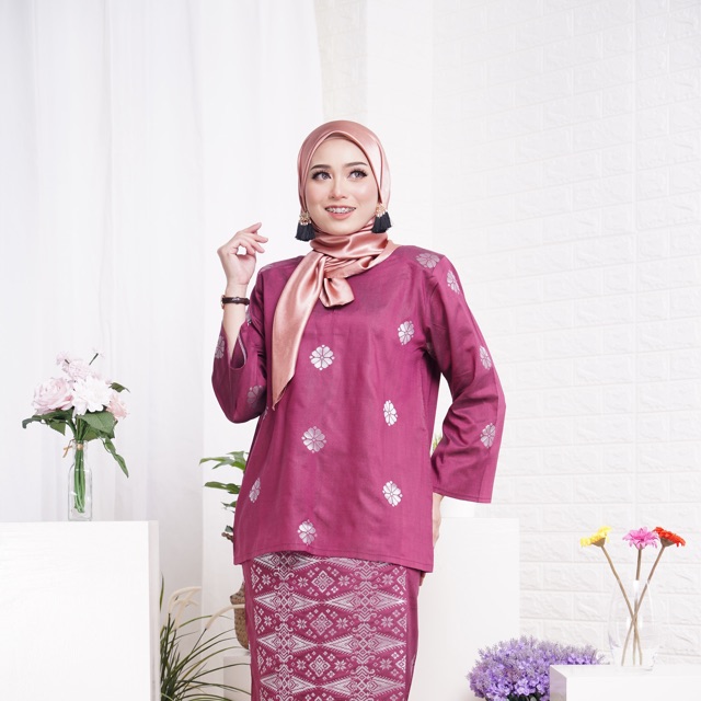 Songket tenun 100% asli(bukan printed) rekaan yang sangat moden dan exclusive terdapat 4 saiz s m l xl sesuai digayakan apa sahaja events. 20 Koleski Terbaru Baju Kurung Kedah Kain Songket Lamaz Morradean