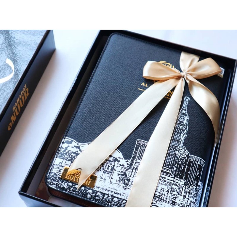 Quran Hantaran Rabbani Engrave Tagging Without Tagging Hadir dengan 7 Warna Eksklusif Khusus Untuk Anda.