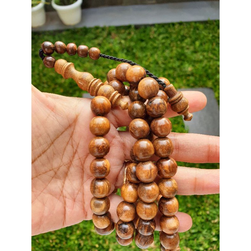 Beli gelang tasbih kayu ulin menang kalimantan asli, natural dari suplier dan distributor dengan harga rp 150.000 | harga . Buy Original Wood Gaharu Prayer Beads 99 Size 10 Mm Aloe Vera Kalimantan Crocodile Afternoon Prayer Beads Seetracker Malaysia