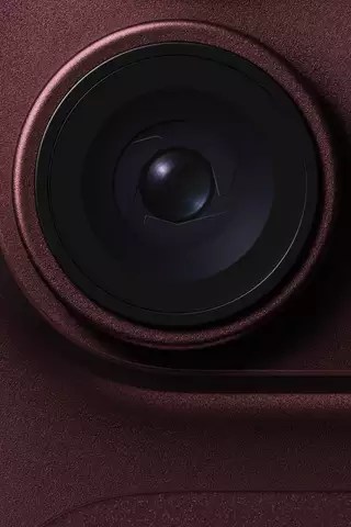 Main camera variable aperture lens featured on iPhone 18 Pro in Burgundy