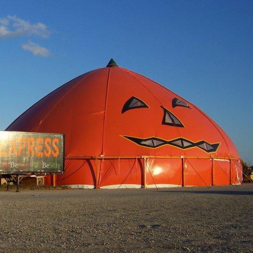 Halloween is just around the corner at the scarehouse! Giant pumpkin: milwhcky's Pics and Story (1/2) - Virtual