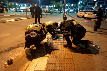 המחבל, שנוטרל לבסוף, דקר מתדלקת בתחנת דלק סונול בדרך חברון . Gvsf0pblsarf6m
