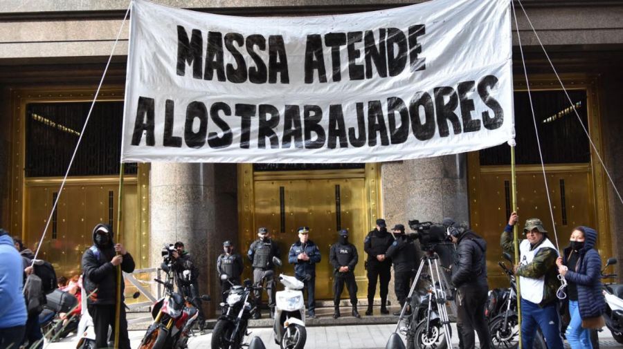 Piqueteros mantienen el acampe en Plaza de Mayo ante la «falta de respuestas del Gobierno»