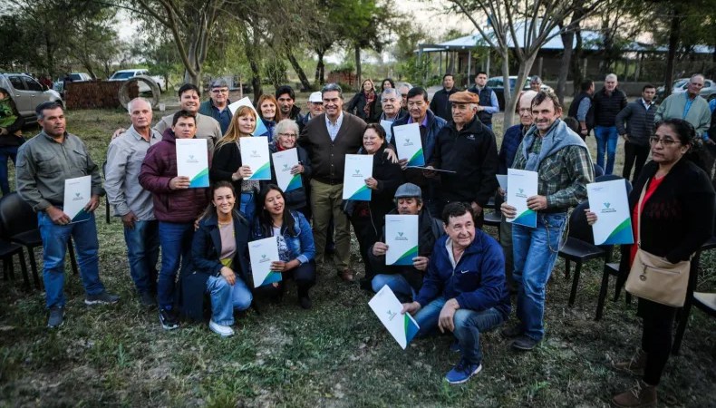 Capitanich entregó títulos de propiedad de la tierra a productores en Quitilipi
