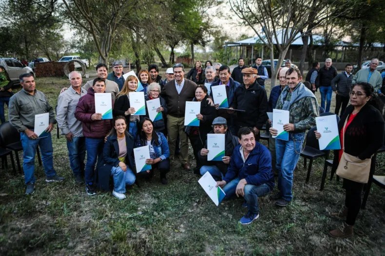 Capitanich entregó títulos de propiedad de la tierra a productores en Quitilipi