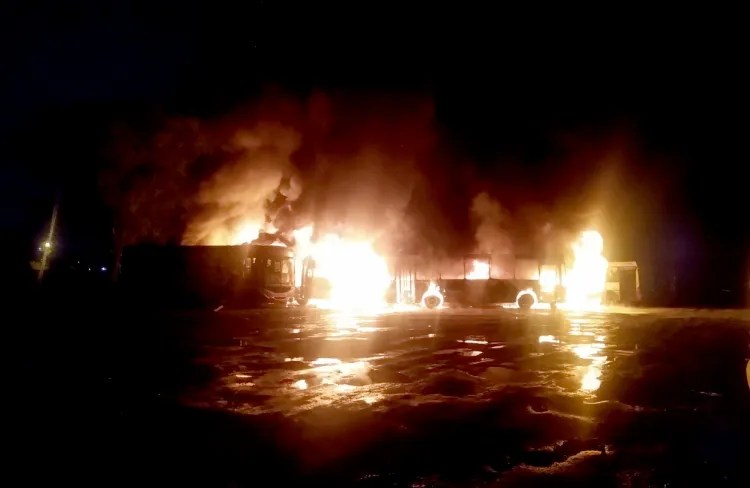 Siete unidades de la Empresa ERSA fueron incendiadas en la madrugada de este jueves