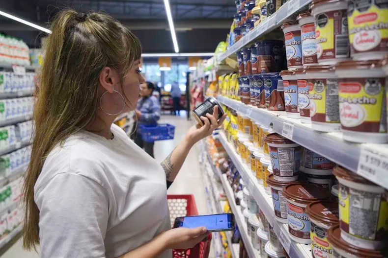 La inflación de diciembre se aceleró al 2,7% y la variación anual cerró en 117,8%