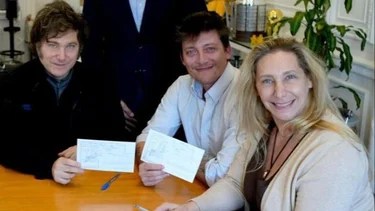 Santiago Caputo presentó su renuncia y Milei no se la aceptó