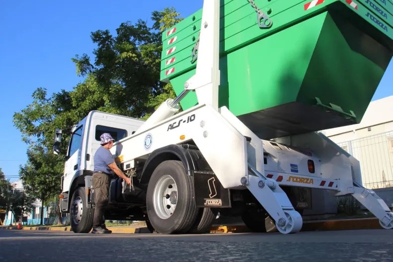 El Municipio de Resistencia adquiere su primer camión portavolquetes