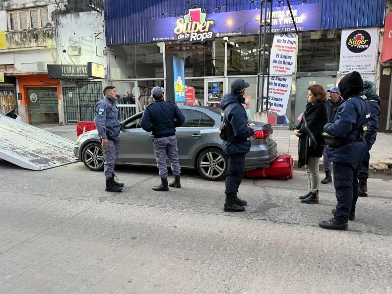 Estuvo tres horas encerrado en el auto por negarse a hacerse el test de alcoholemia