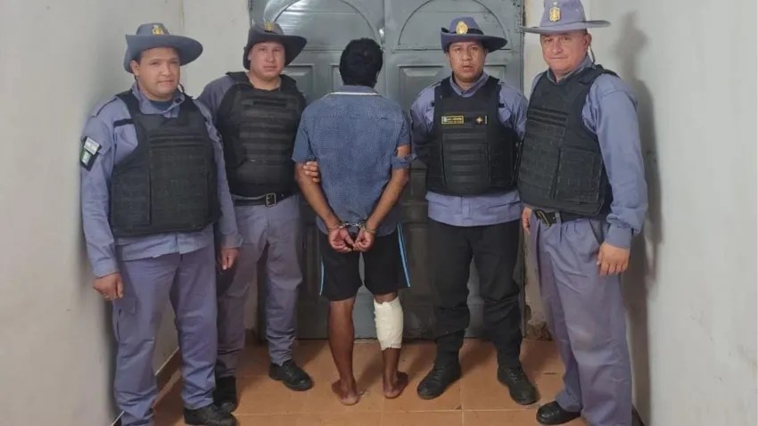 Cuatrero es detenido al intentar apuñalar a varios policías