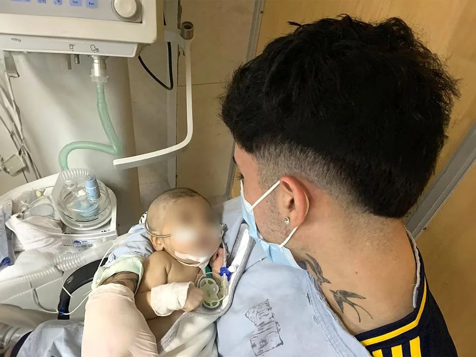 Los padres de Giovanni, el bebé que resultó afectado por el fentanilo contaminado, piden ayuda