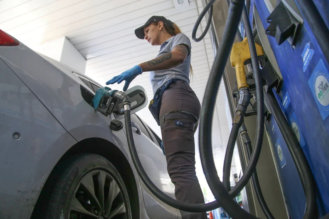 Se desploma la venta de combustibles