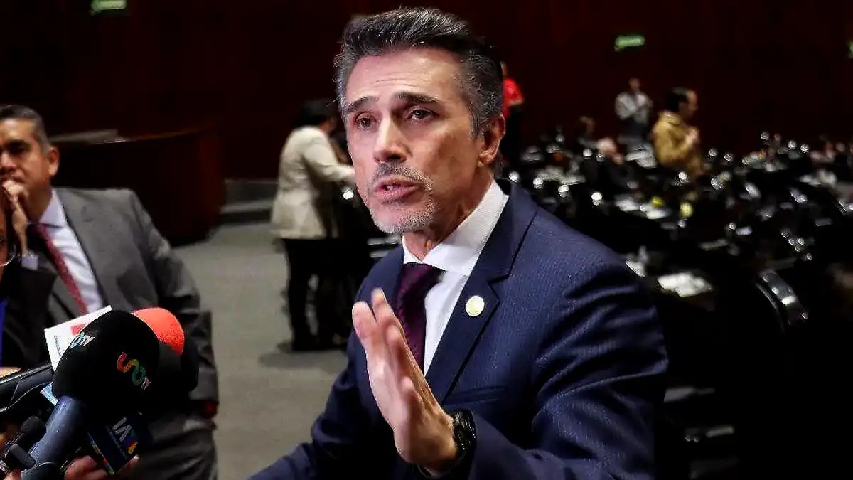 Sergio Mayer retorna a Cámara de Diputados y ofrece disculpa pública