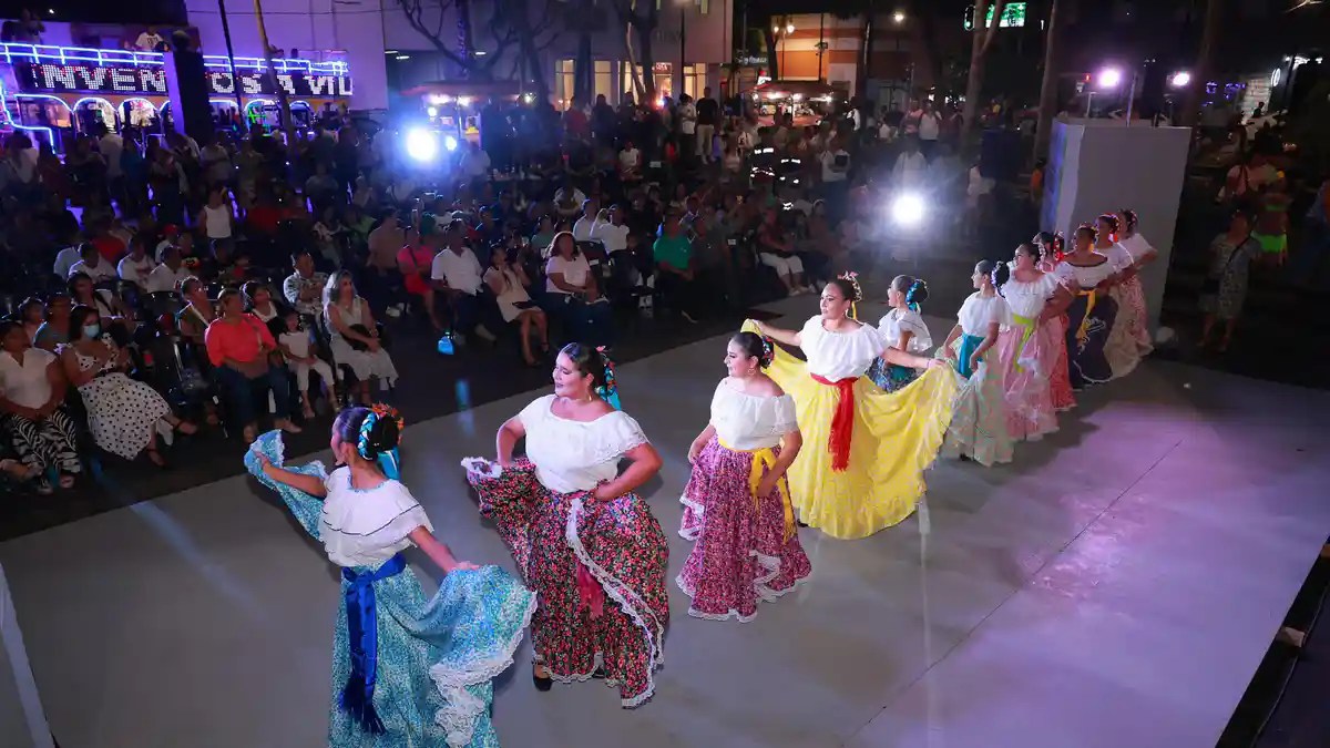 Celebra Villahermosa 4to. Encuentro de Danzas Autóctonas en Zona Luz