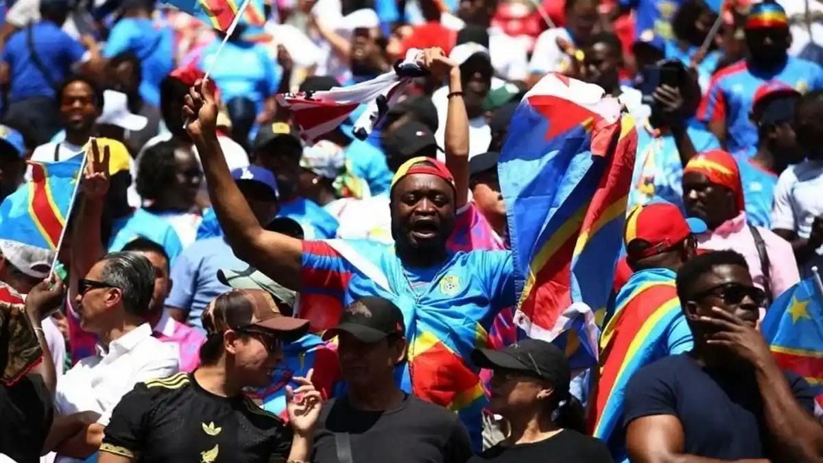 México restringe ingreso a viajeros de tres países africanos por brote de Ébola