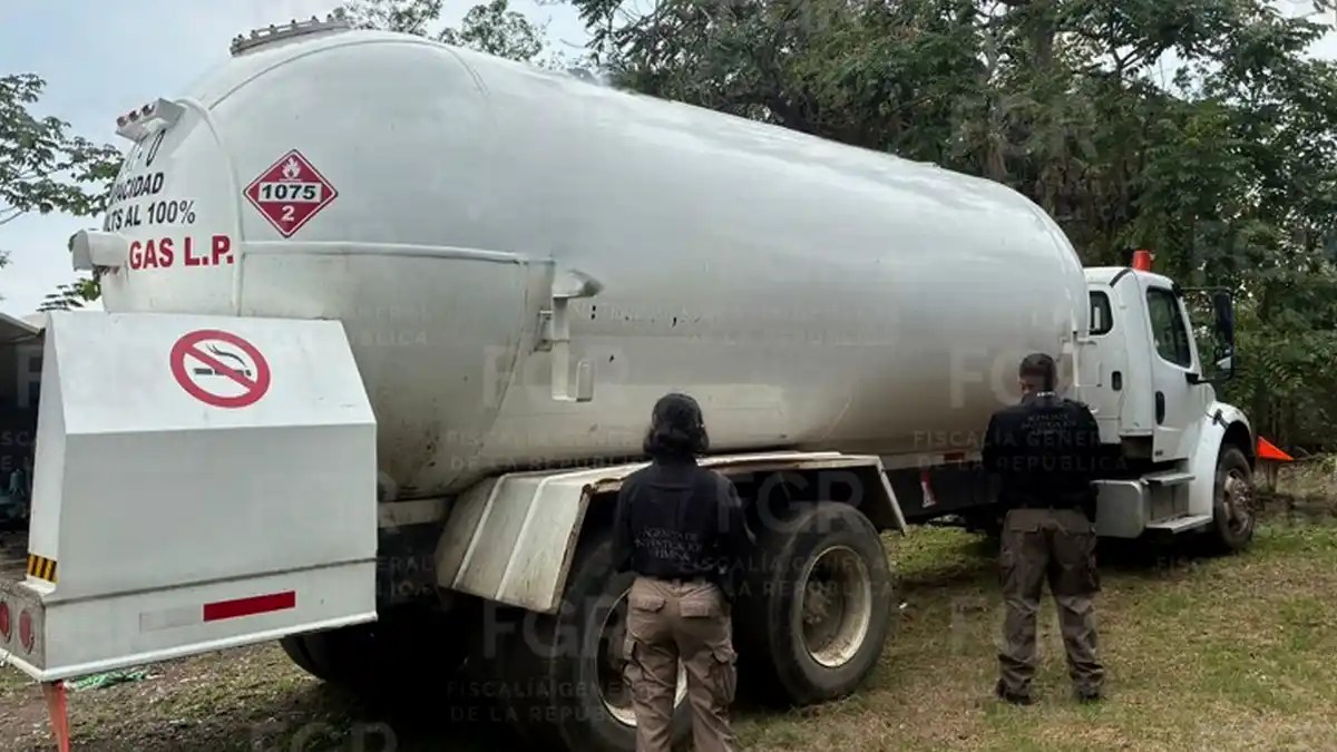 FGR decomisa gasera clandestina y más de 2 mil litros de huachicol en Centro