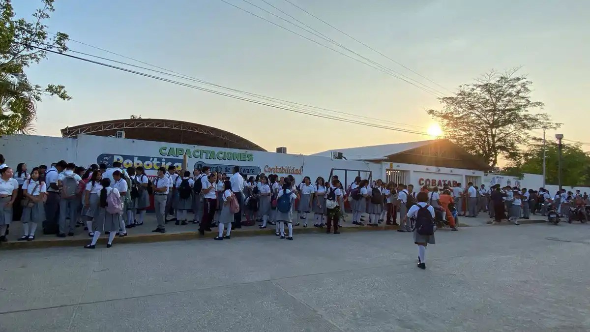 Cierran COBATAB Plantel 20 en Tecolutilla por destitución de director