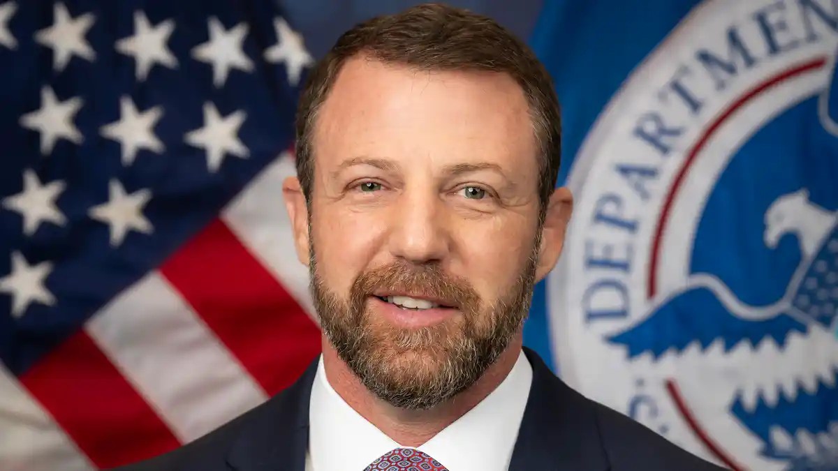 Markwayne Mullin asegura que 9 cárteles controlan la frontera norte de México